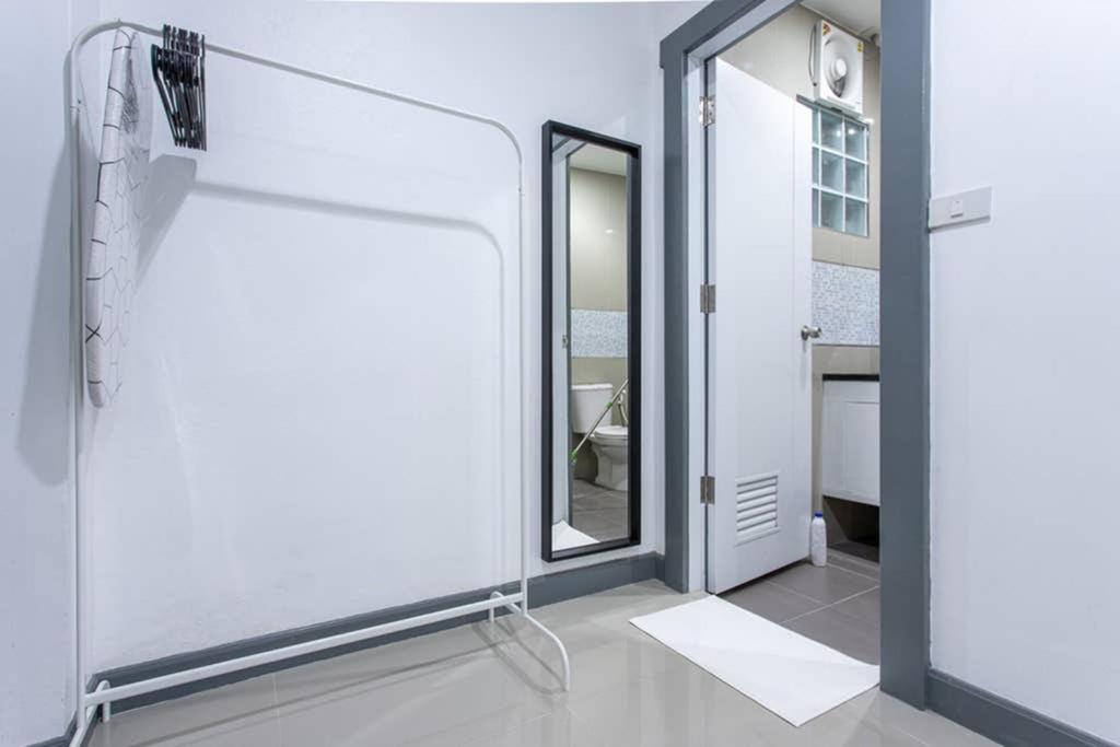 P1 Silom Pan Large Room Full Kitchen Wifi 4-6Pax Bangkok Eksteriør billede