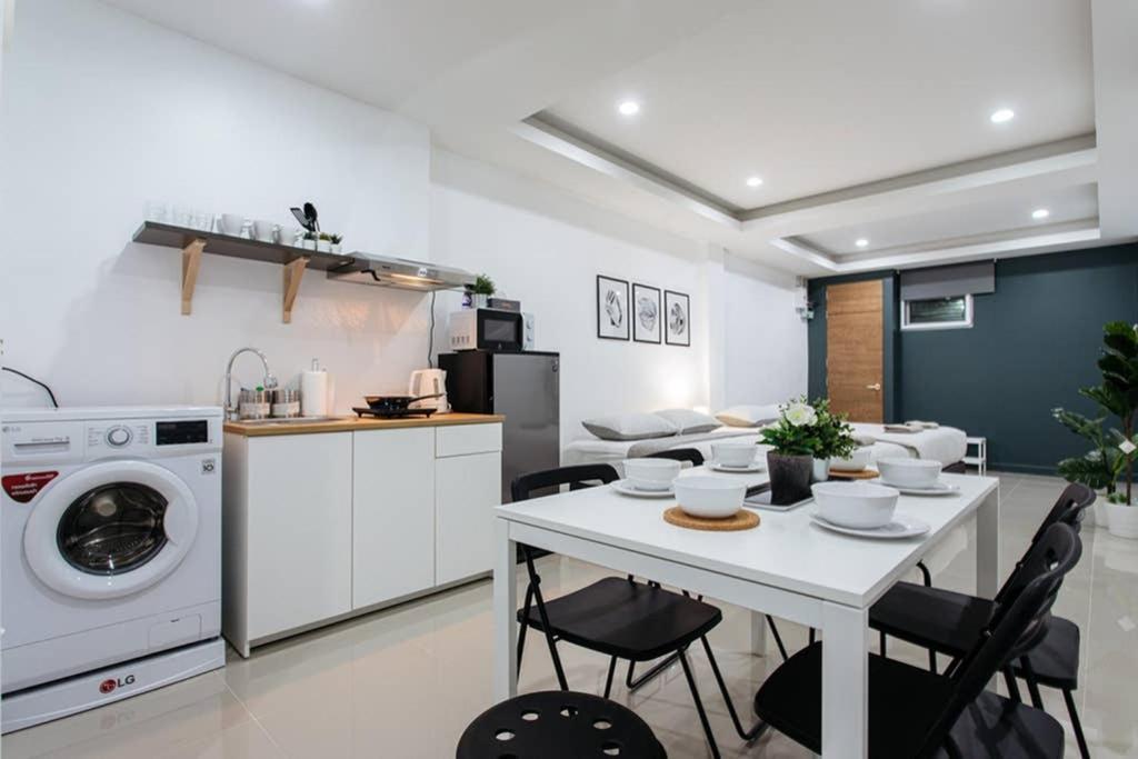 P1 Silom Pan Large Room Full Kitchen Wifi 4-6Pax Bangkok Eksteriør billede