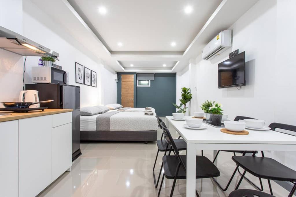 P1 Silom Pan Large Room Full Kitchen Wifi 4-6Pax Bangkok Eksteriør billede